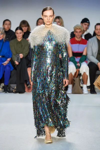 Look 27